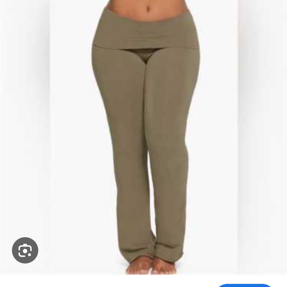 Skims foldover pants in gem
